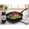 Kép 2/2 - Serpenyő MagicHome Black Marble Line, grill, 28 cm
