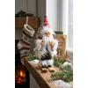 Kép 2/2 - Dekoráció MagicHome Karácsony, Mikulás síléceken, 18 cm