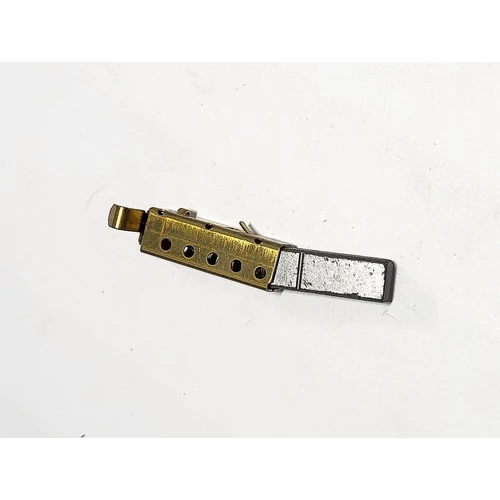 Uhlik AVC801, csere