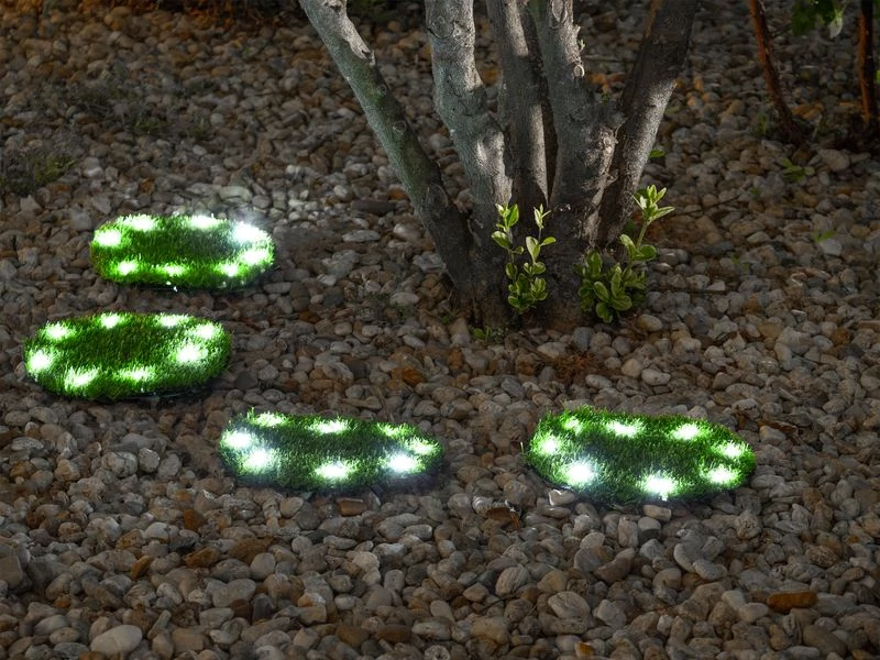 Lámpa Strend Pro 6155, Gyepburkoló lapok 4 db, 24 cm, műfűből készült napelemes körök, 4x 8 LED, AA